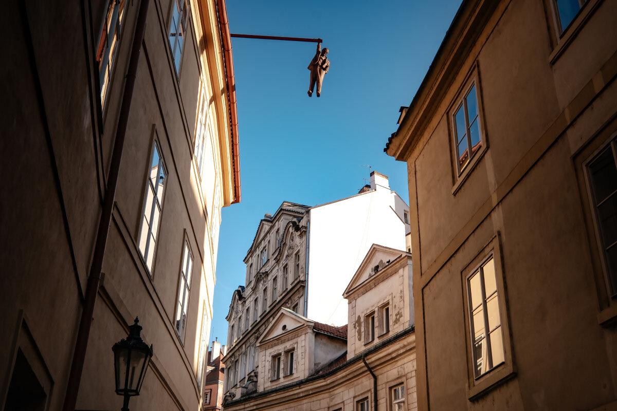 Арт-объект «Подвешенный человек» (Зигмунд Фрейд) (фото: shutterstock.com)