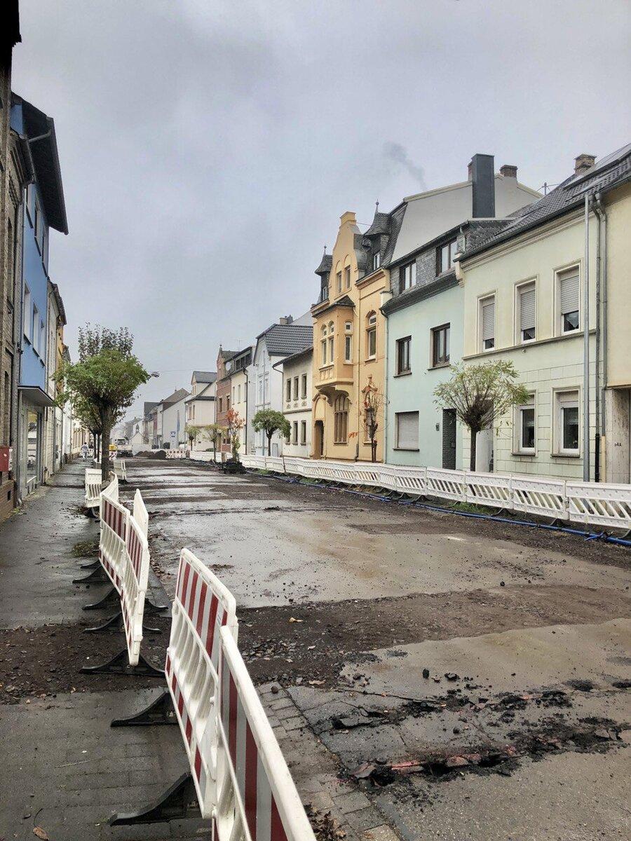 Приезжаешь в благополучную и развитую европейскую страну, ожидая увидеть идеальную картину мира. Но так ли это на самом деле? Приветствую вас, дорогие путешественники!-5