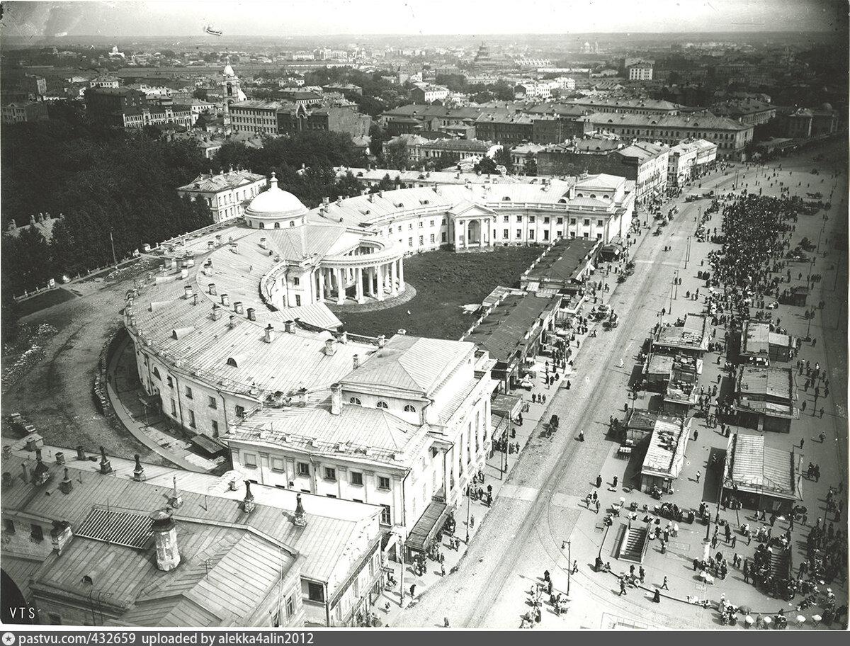 Вход в подземную ретираду на Сухаревской площади, 1914. С сайта www.pastvu.com.