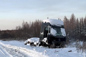 Фуру с пивом бросили на зимнике. Показываю