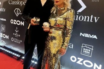 Шикарная Волочкова, а Долина сияет: 10 образов знаменитостей с премии Fashion New Year Awards 2024