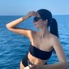 11 снимков красивых современных актрис и певиц на отдыхе летом